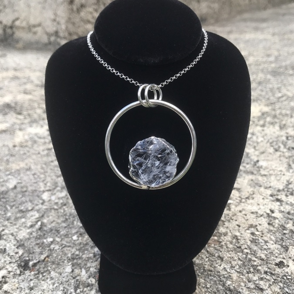 Genuine Crystal quartz circle design necklace - Picture 2 of 7